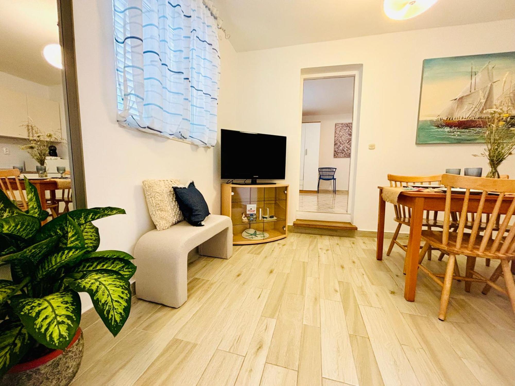 Apartment Sunny Elza 2 Хвар Екстериор снимка